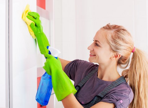 Regular cleaning service for homes in W2 with a focus on tidy living spaces